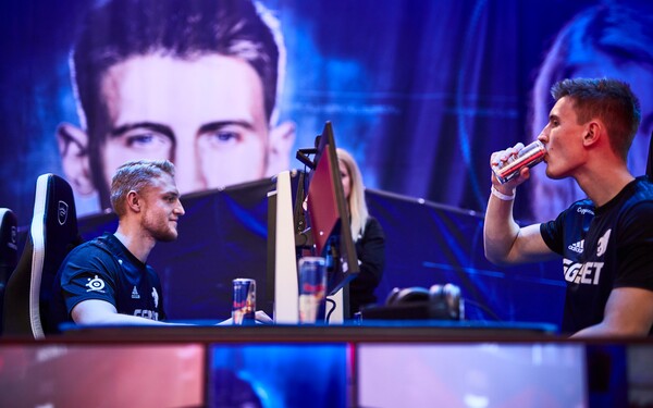 Čo sa v Counter Strike nazýva “boost”?