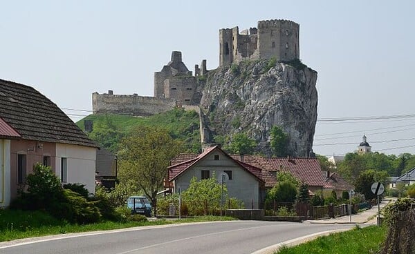 Ktorý hrad je na obrázku?