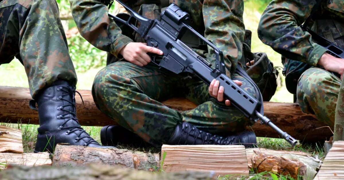 PRŮZKUM: Návrat povinné vojenské služby podporuje většina Polska