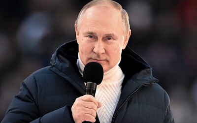 Putin na sobě měl při projevu bundu za více než 300 tisíc korun. Sankce podle něj Rusko posílí.