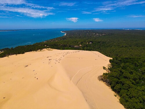 Najvyššia piesočná duna v Európe meria vyše 100 metrov a nachádza sa medzi borovicovým lesom a Atlantickým oceánom. Ako sa volá? 