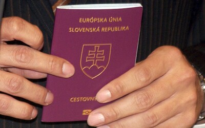 Viac ako 4 000 ľudí prišlo o slovenský pas pre zákon o štátnom občianstve. Väčšinou prijali české občianstvo.