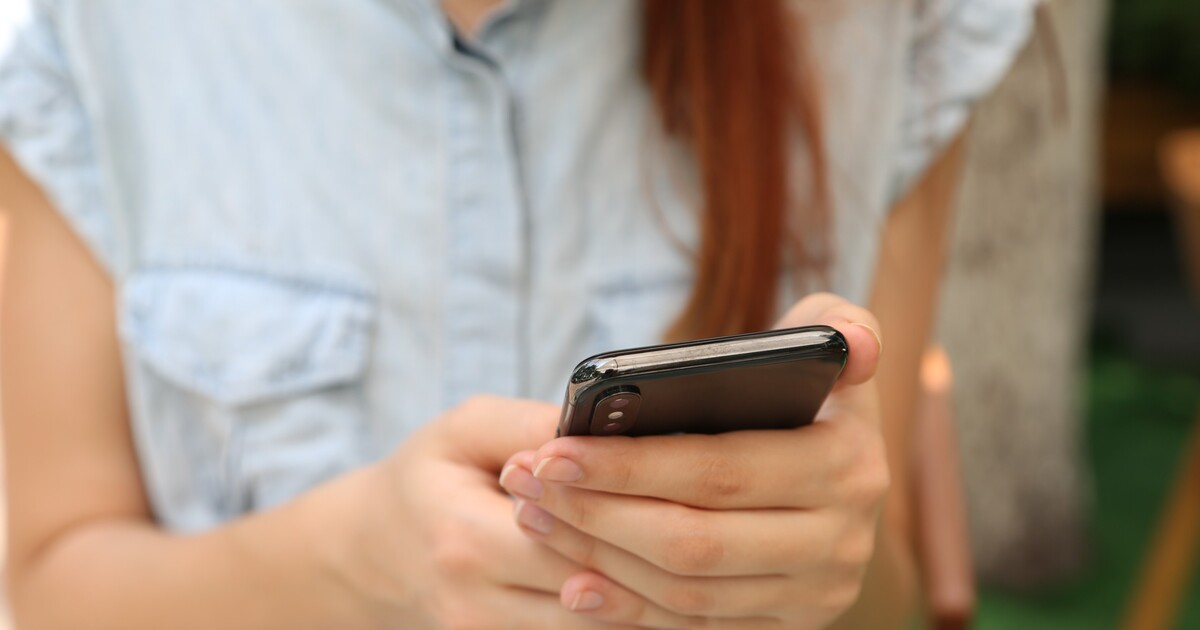 Podvodníci v Česku mají nový zákeřný trik. Hrají na city, před touto zprávou varuj rodiče