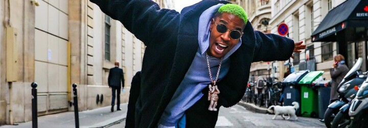 Kid Cudi si dáva tabletky proti bolesti hlavy. Jeho retiazka s diamantovým príveskom za 1 milión eur je preňho príliš ťažká
