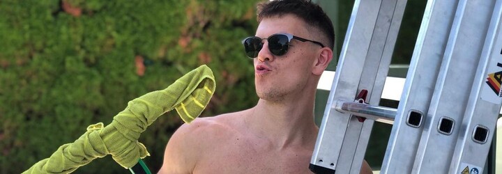 Filip tepuje gauče influencerom: Najdrahšia sedačka stála 30 000 €. Raz sme čistili bordel so stenami postriekanými semenom