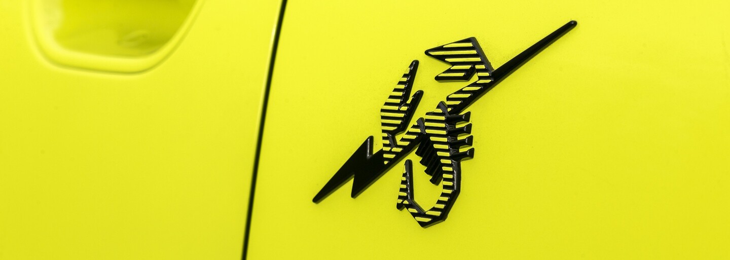 Abarth ukázal svoje miniatúrne elektrické žihadlo 500e. Zvuk motora vytvára cez špeciálny generátor