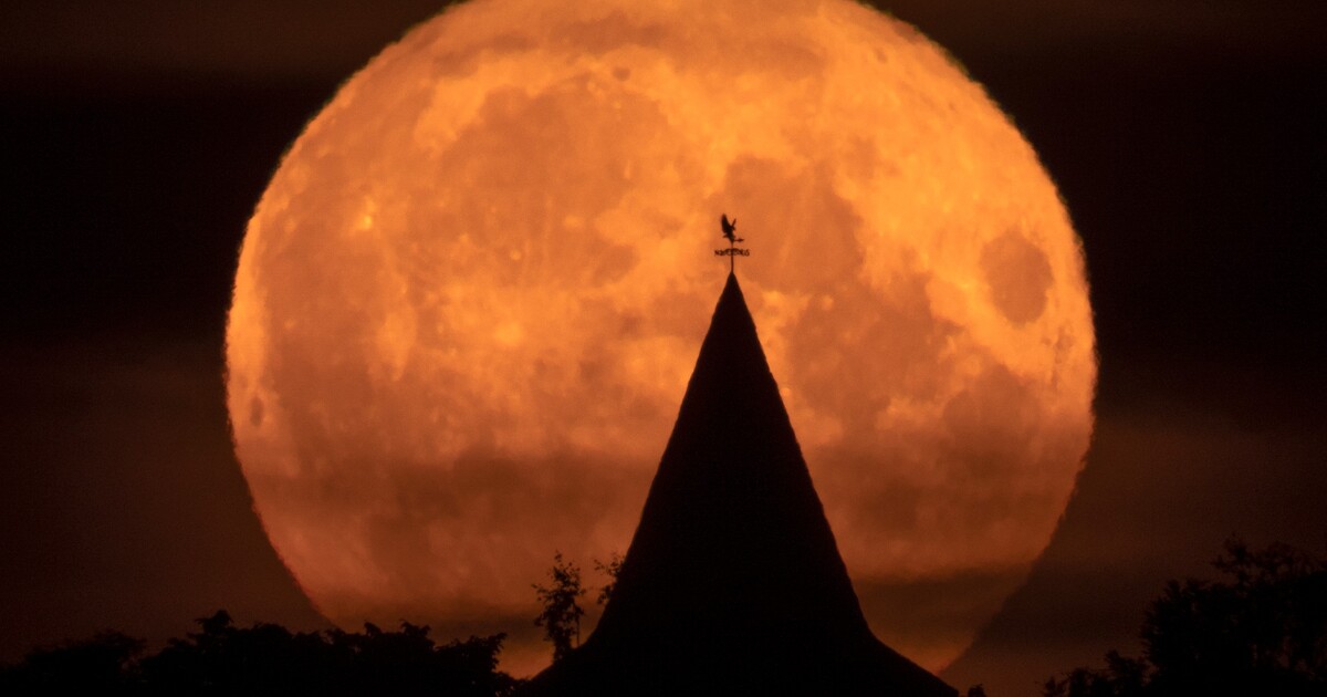 V srpnu nastanou dva superúplňky, jeden z nich bude modrý. Kdy je pozorovat?