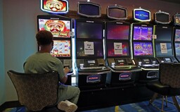 Abstinujúci gambler Roman: Od večera do rána som utekal od problémov za blikajúcim strojom, ktorý bol mojím najlepším kamarátom