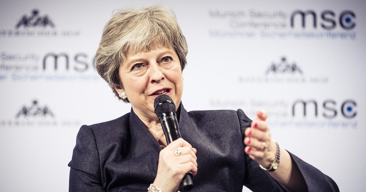 VIDEO: Theresa May předstírala šlofíka, znudil ji euroskeptik. Lepší materiál pro svoje memečka dnes nenajdeš