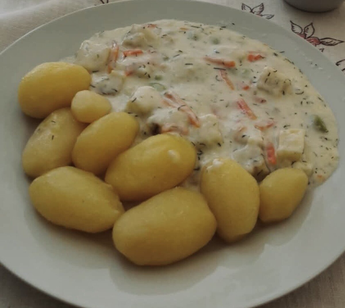 Jedno z krabičových jedál, ktoré pravidelne dostávali.
