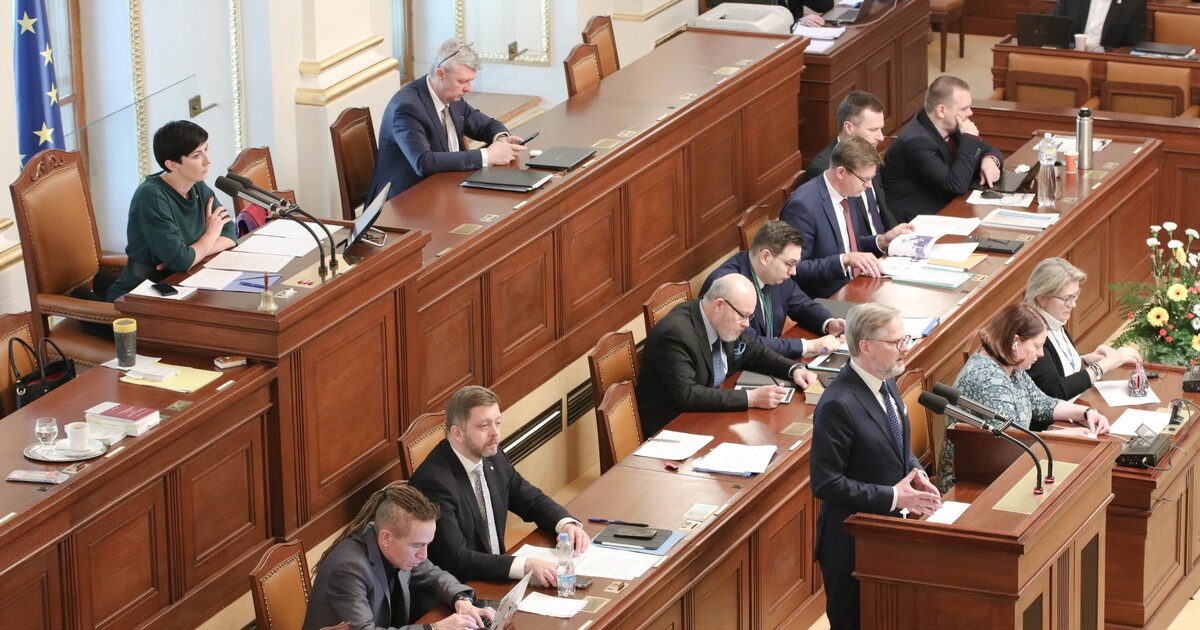 Sněmovna živě: Poslanci jednají o penzích už čtvrtý den, obstrukce opozice trvají