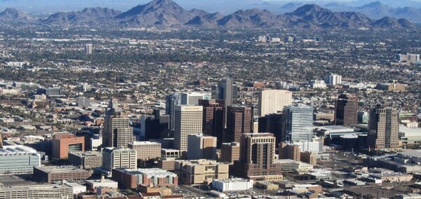 Hlavní město Arizony je pátým největším městem USA. Jaký je jeho název?