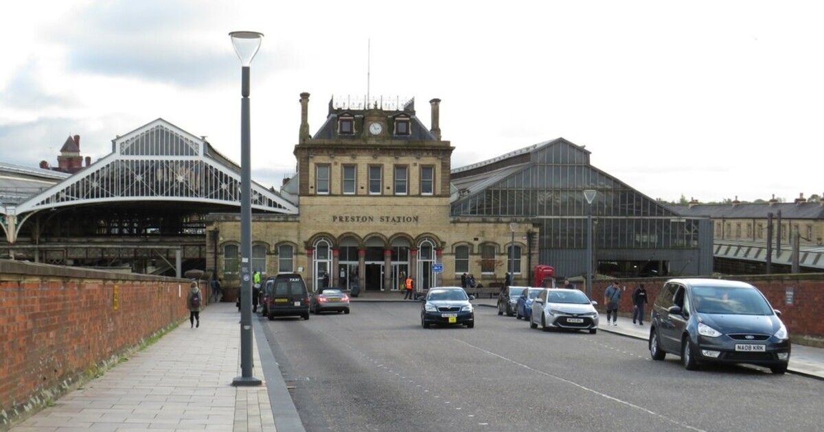 FOTO: Umělá inteligence vytvořila seznam nejošklivějších budov na světě. Jedna z nich pochází z Prahy