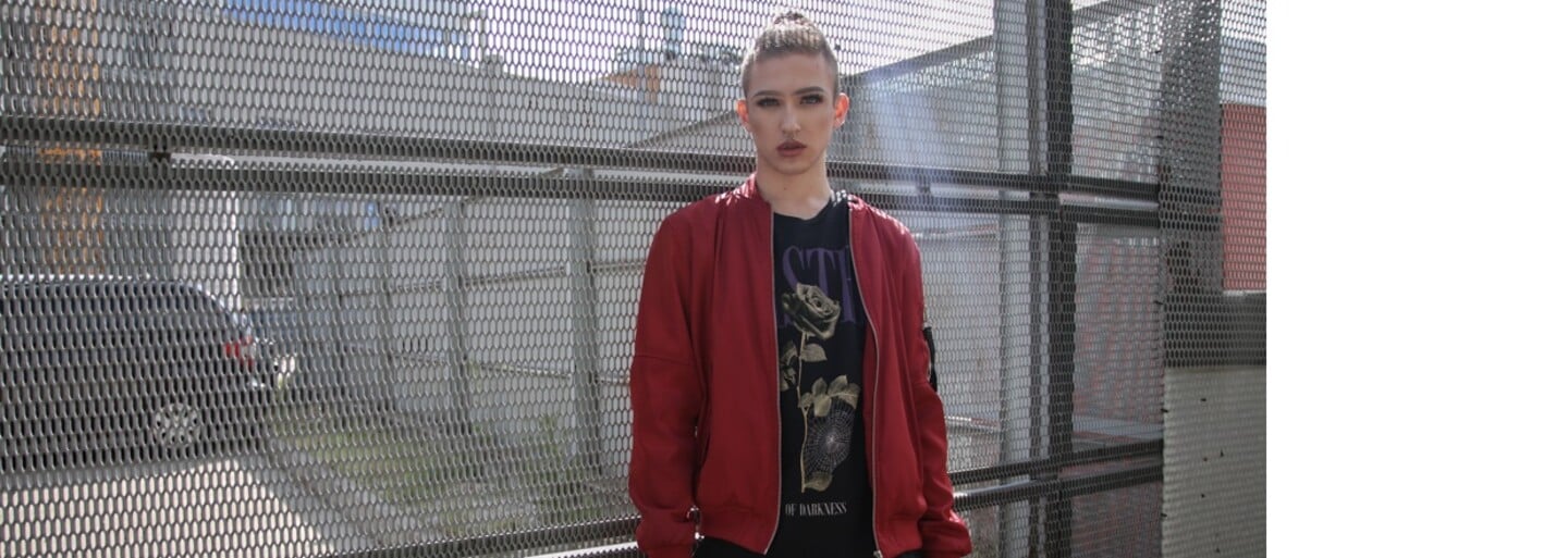 Adam alias Slaytiiina: Naša spoločnosť je netolerantná, ľudia mi prajú smrť. Heterosexuálni muži ma ale v kluboch balia často
