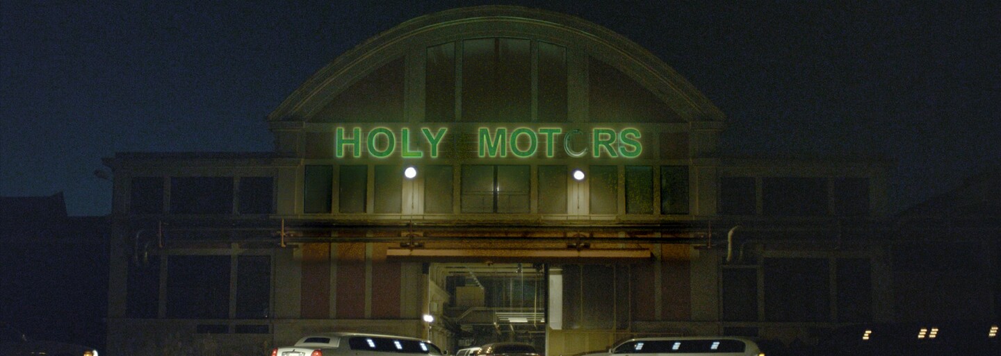 Adam Driver a Rooney Mara sa predstavia v bizarnom muzikáli od kontroverzného režiséra Holy Motors