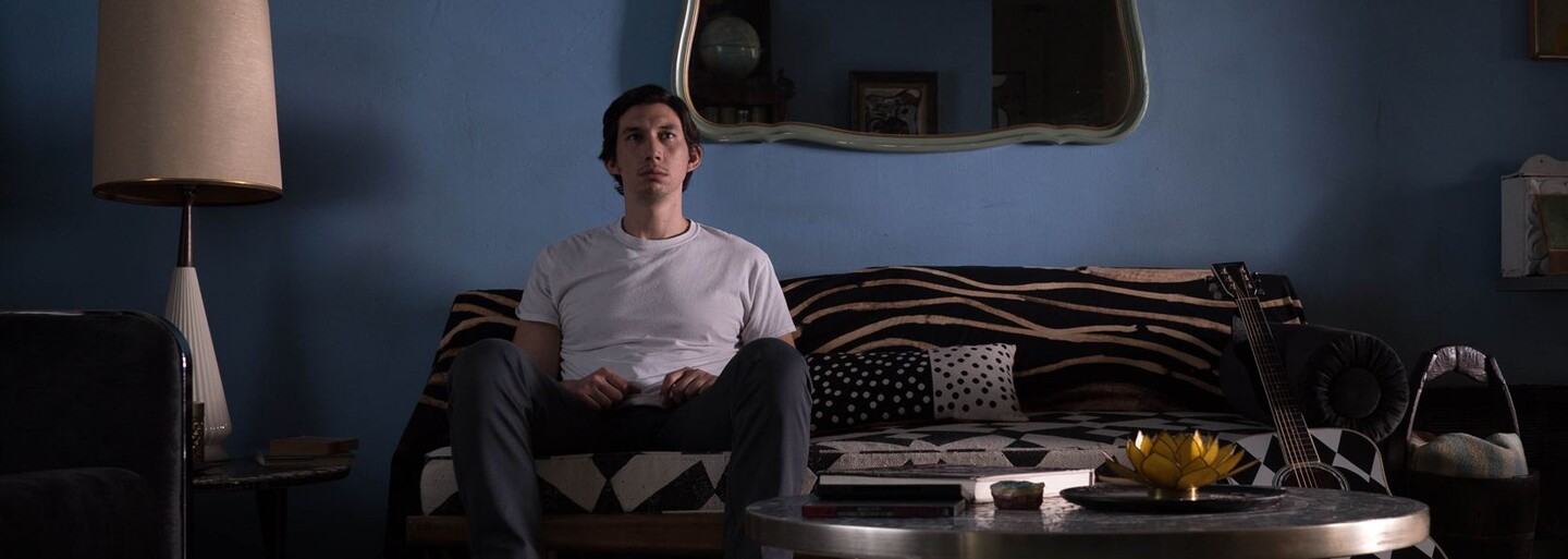 Adam Driver v úlohe vodiča autobusu rieši svoje každodenné starosti v najpohodovejšej antidráme súčasnej zimnej sezóny (Recenzia)