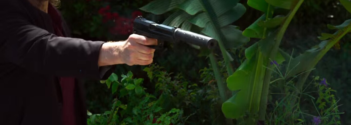 Adam Sandler sa neslušne predstavuje v akčne vyzerajúcej komédii pre Netflix s názvom The Do-Over