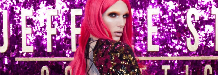 Youtuber Jeffree Star měl vážnou autonehodu, v nemocnici leží se zlomenou páteří