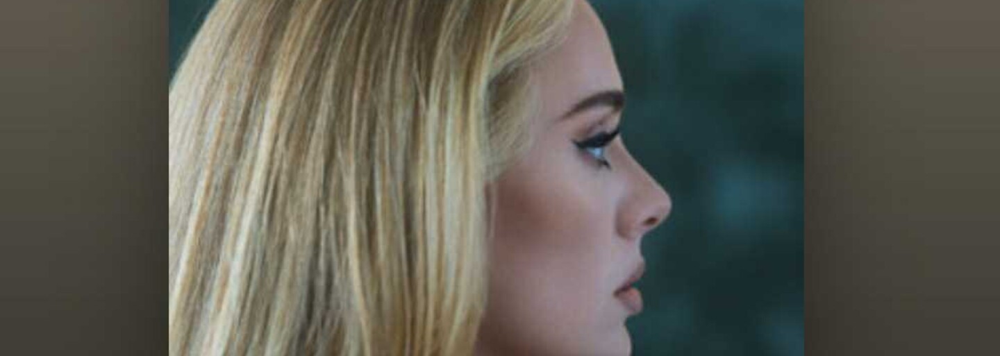 Adele požiadala Spotify o odstránenie shuffle tlačidla. Platforma jej sčasti vyhovela