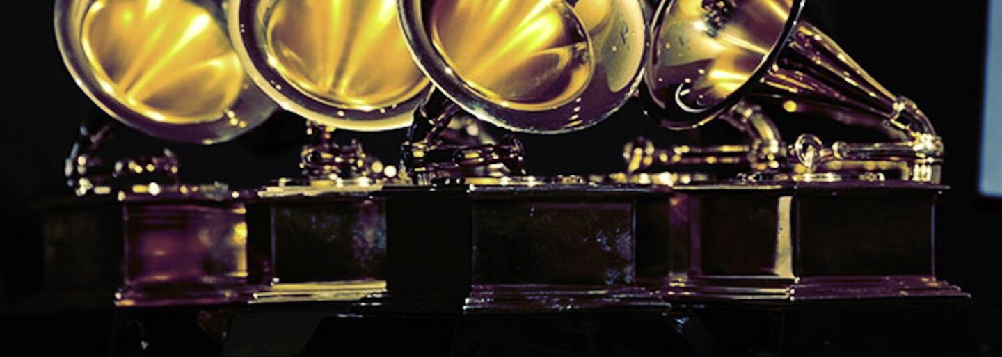 Adele zlomila svoju cenu Grammy na polovicu, aby sa rozdelila s Beyoncé. Americká speváčka si ju podľa nej zaslúžila oveľa viac