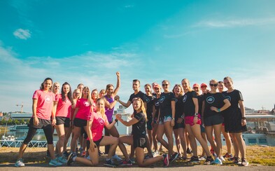 adidas behom spojil Bratislavu a Viedeň. Dve metropoly si spolu zabehli priateľskú štafetu dlhšiu ako 70 kilometrov adidas behom spojil Bratislavu a Viedeň. Dve metropoly si spolu zabehli priateľskú štafetu dlhšiu ako 70 kilometrov