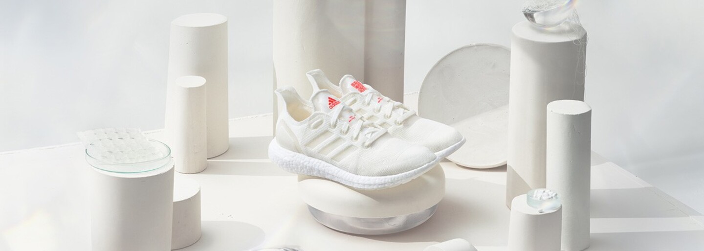adidas bojuje proti plastům díky novým plně recyklovatelným běžeckým teniskám Futurecraft Loop