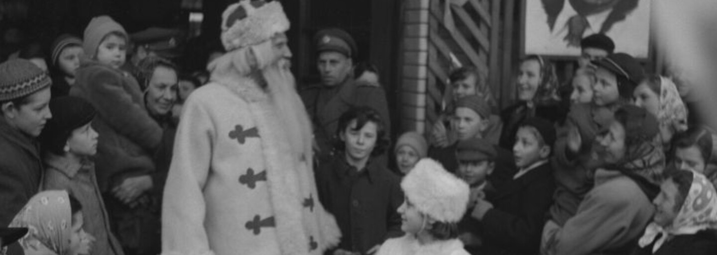 Adolf Hitler si dal vyrobiť vianočné gule s hákovým krížom. Takto slávili Vianoce známi diktátori