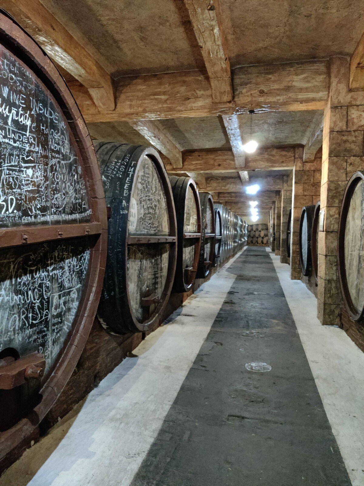 Fabrika na výrobu brandy Noy Factory, kde má vlastný sud s brandy uskladnený napríklad bieloruský diktátor Alexandr Lukašenko.