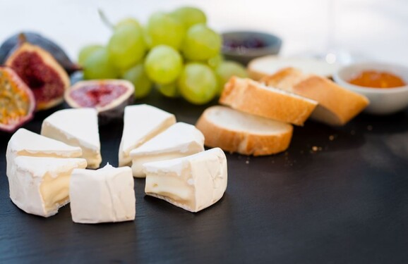 Pokus o imitaci kterého francouzského sýra známe v Česku pod názvem hermelín?