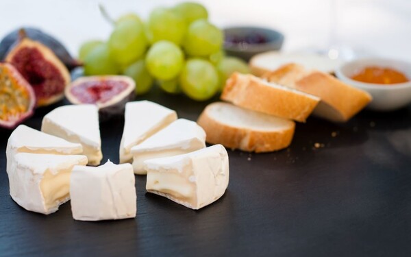 Pokus o imitaci kterého francouzského sýra známe v Česku pod názvem hermelín?