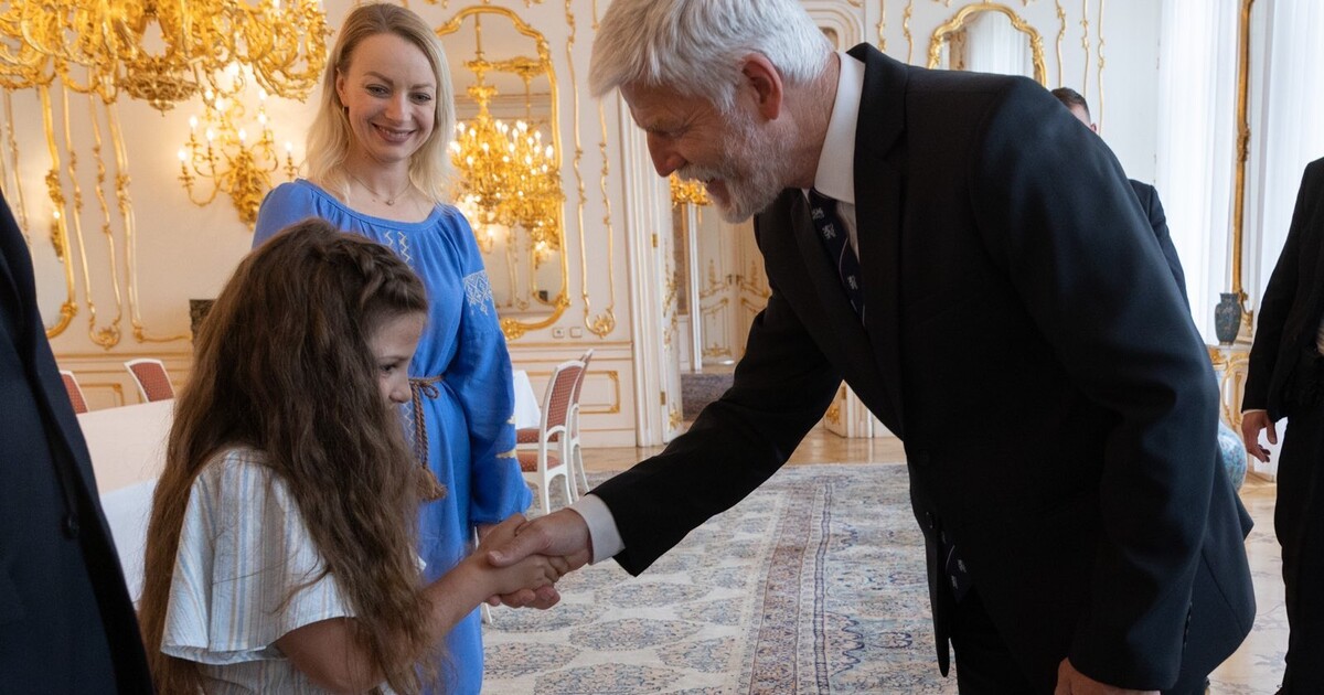 „Odsuzuji šikanu.“ Petr Pavel pozval na Hrad šikanovanou ukrajinskou dívku, které děti plivly do tváře