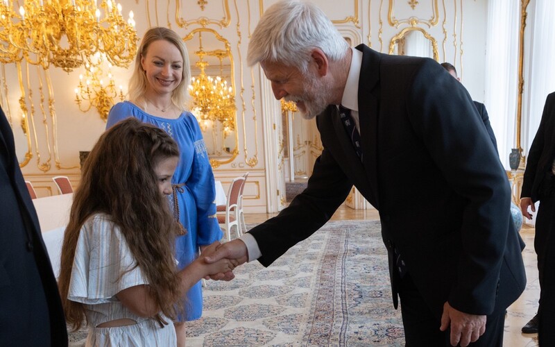 „Odsuzuji šikanu.“ Petr Pavel pozval na Hrad šikanovanou ukrajinskou dívku, které děti plivly do tváře.