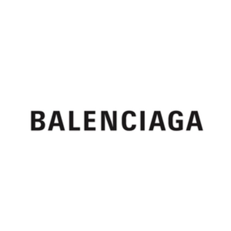 Který návrhář pracoval na pozici kreativního ředitele v módním domě Balenciaga od roku 1997 do roku 2012?