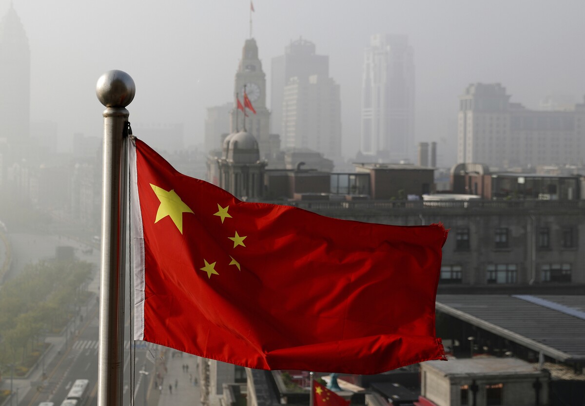 Čínska vlajka v Šanghaji.