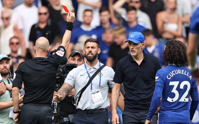 Zápas FC Chelsea a Tottenhamu skončil červenou kartou pre trénerov. Vypýtali si ju strkanicou po zápase.