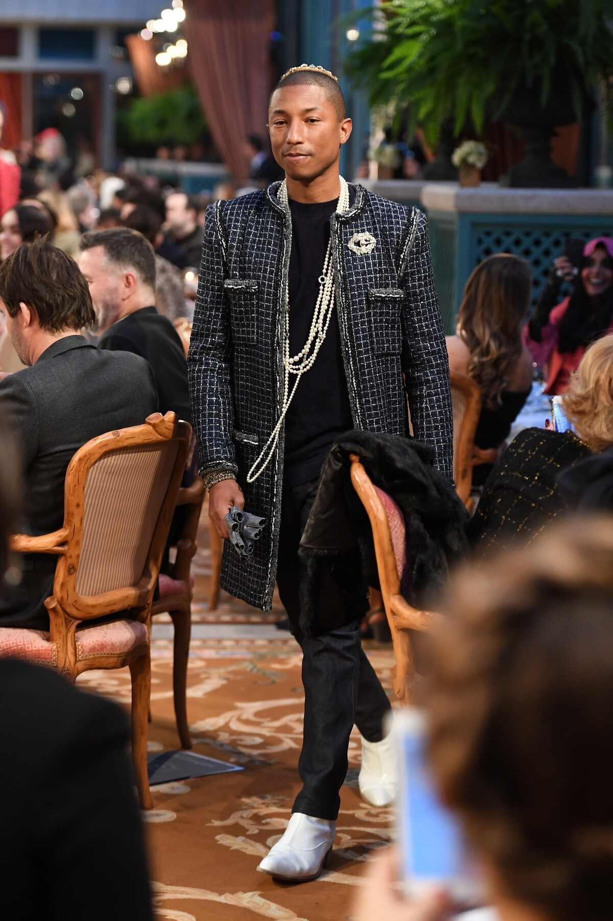 Pharrell Williams na prehliadke módneho domu Chanel v roku 2016.