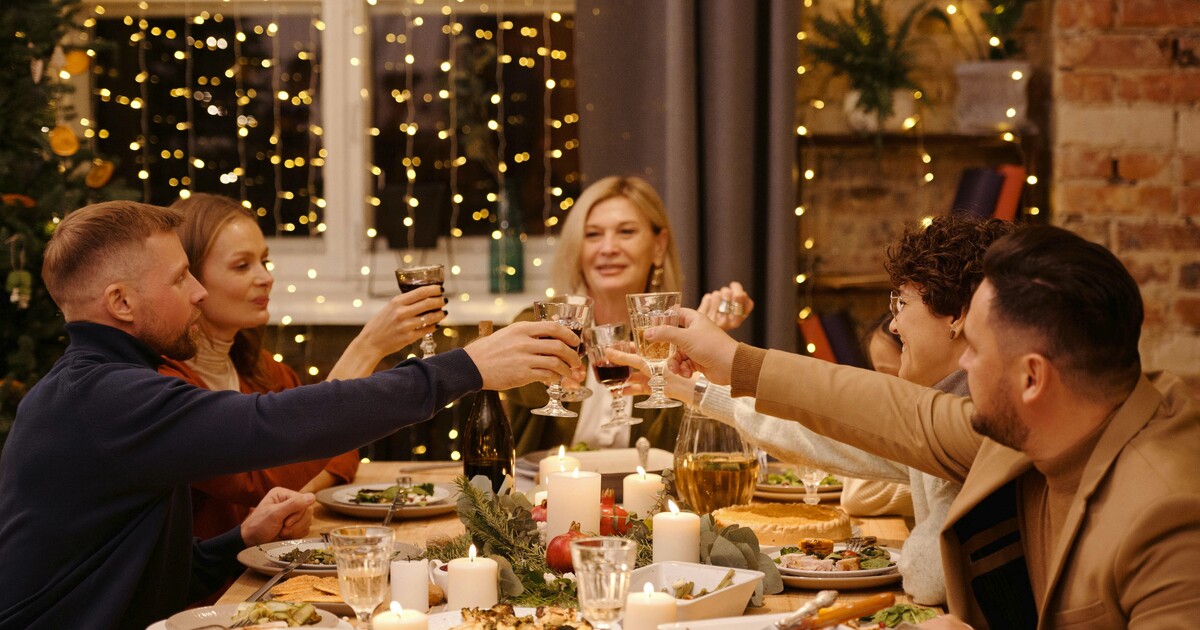 Prázdná peněženka, blížící se zkoušky a hádky. Jsou pro tebe Vánoce náročné? Tady jsou tipy, jak je zvládnout