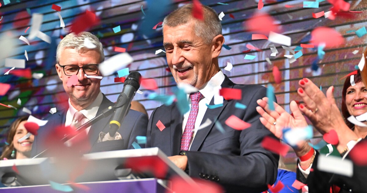 KOMENTÁŘ: Volby Babišovi vyhrál Fiala. O výsledcích víc než kdy dřív rozhodli chudí lidé