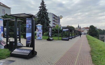 Mladí vandalové zničili unikátní výstavu v Písku, škoda je za desítky tisíc. Policie je v noci chytla.