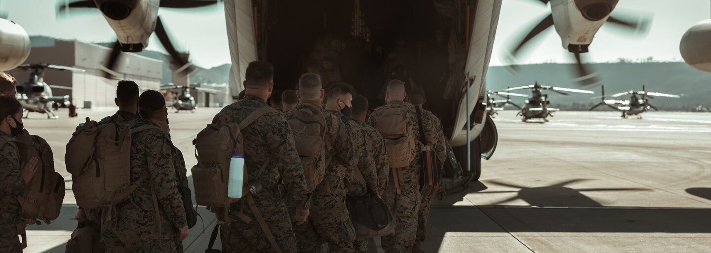 Afghánistán opustili poslední američtí vojáci. V Česku o mezinárodní ochranu požádalo 152 ze 169 evakuovaných Afghánců