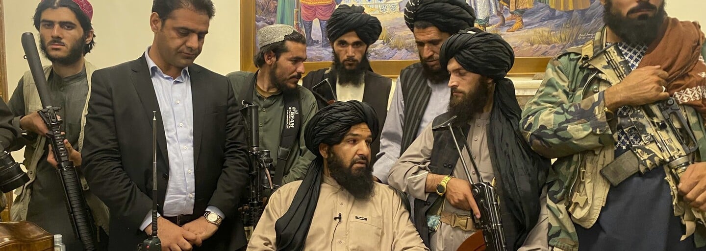 Afghánské televizní moderátorky začaly vysílat se zakrytými tvářemi, musí se řídit novým nařízením Tálibánu
