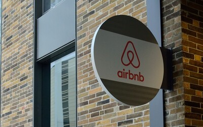 Airbnb hlásí rekordní počet rezervací. Po oživení turistiky vykazuje zisk