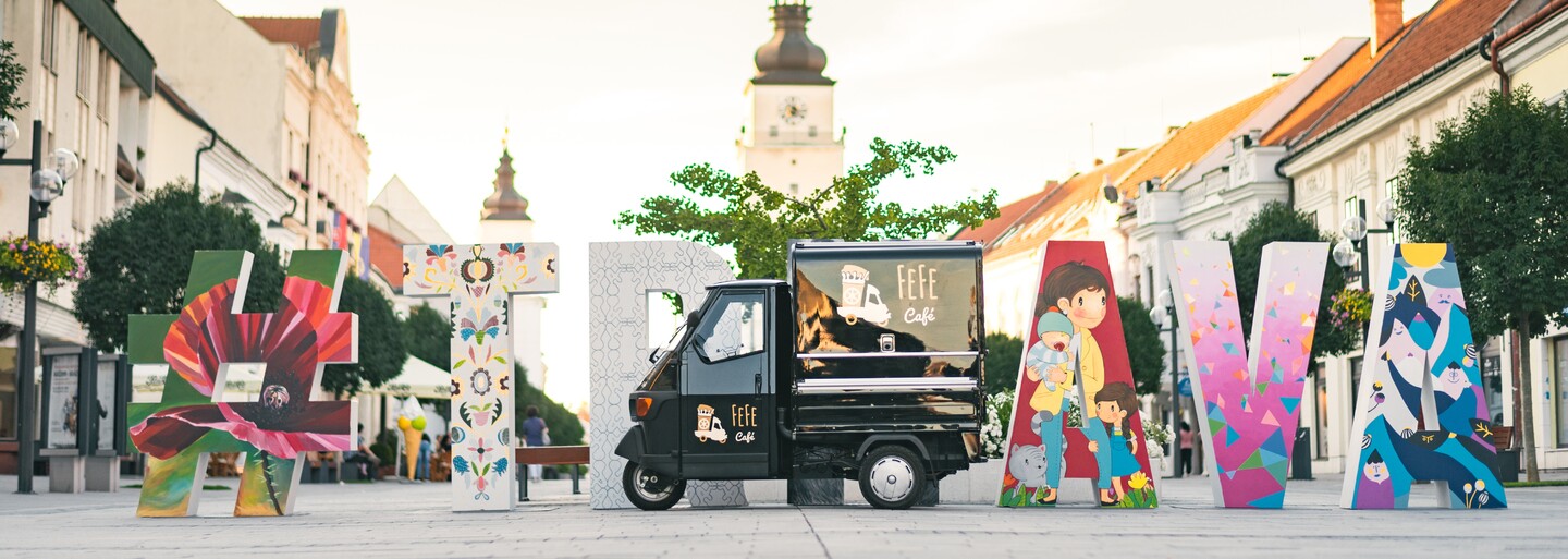 Aj káva z ulice môže byť zážitkom. Dôkazom toho je trnavská pojazdná kaviareň Fefe Café (Rozhovor)