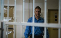Ak by vo filme Amnestie spomenuli amnestie a vzburu v Leopoldove jednou vetou, dej by sa výrazne nemenil. A to je škoda (Recenzia)
