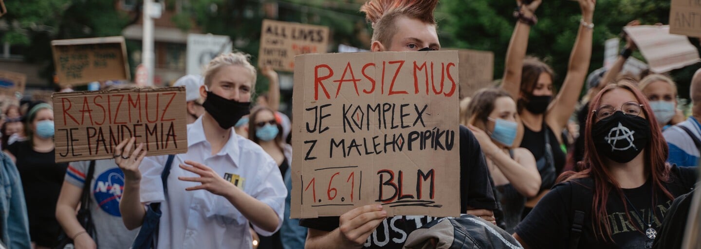 Ak mlčíš, tak s rasizmom súhlasíš: Takto to vyzeralo na dnešnom Black Lives Matter proteste v Bratislave