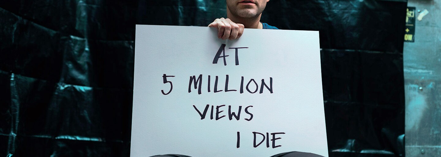 Pokud tohle video dosáhne 5 milionů zhlédnutí, zavraždí mě. Nový hit z Netflixu tě přinutí vyšetřovat vlastní hlavou