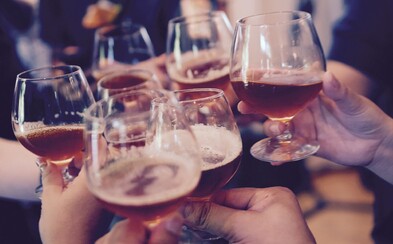 Ak vôbec nepiješ alkohol, hrozí ti vyššie riziko vzniku demencie. Nová štúdia analyzovala situáciu v našom mozgu Ak vôbec nepiješ alkohol, hrozí ti vyššie riziko vzniku demencie. Nová štúdia analyzovala situáciu v našom mozgu