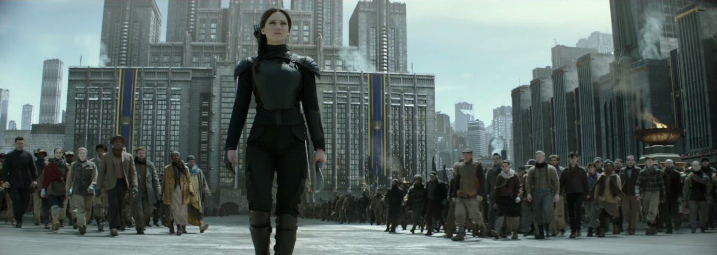Akčné a chladnejšie ladené tóny nového traileru dokazujú, že Katniss je pripravená pomstiť sa
