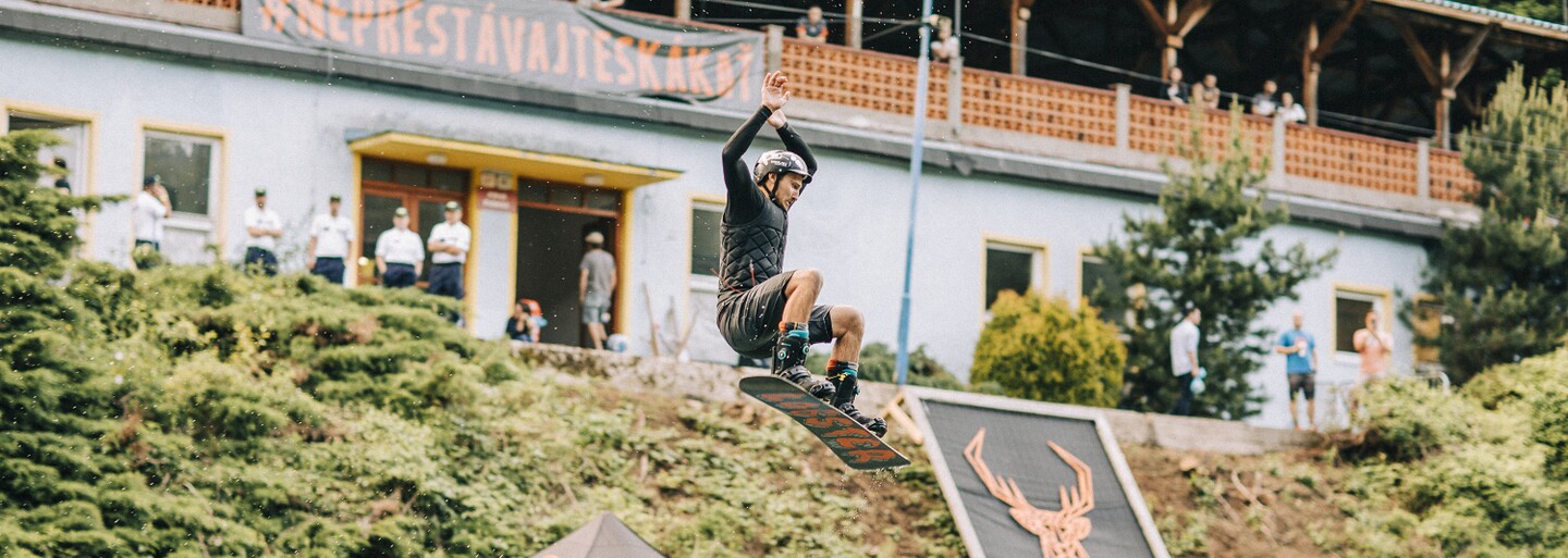 Ako dopadol snowboarding a freeskiing bez snehu a obrovská párty s Jägermeisterom na zabudnutom kúpalisku v Kremnici? (Report)