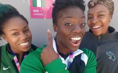 Jako Kokosy na sněhu: Na zimní olympiádě budou soutěžit i bobistky z Nigérie Jako Kokosy na sněhu: Na zimní olympiádě budou soutěžit i bobistky z Nigérie